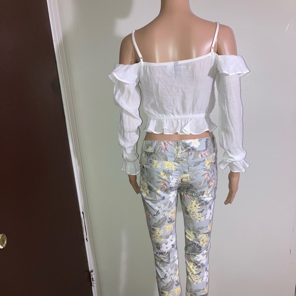 White blouse - Picture 2 of 4